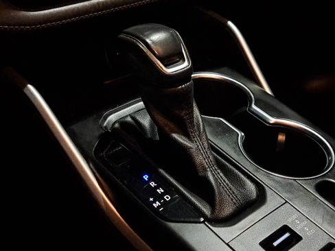 Certified 2021 Toyota Highlander XLE image 33