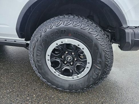 New 2025 Ford Bronco Badlands w/ Sasquatch Package image 8