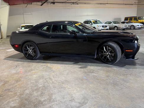 Used 2015 Dodge Challenger R/T w/ Quick Order Package 28B R/T RWD image 2