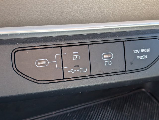 Used 2025 Kia Carnival LX FWD image 21