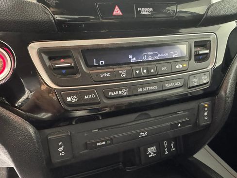 Used 2018 Honda Pilot Touring image 21