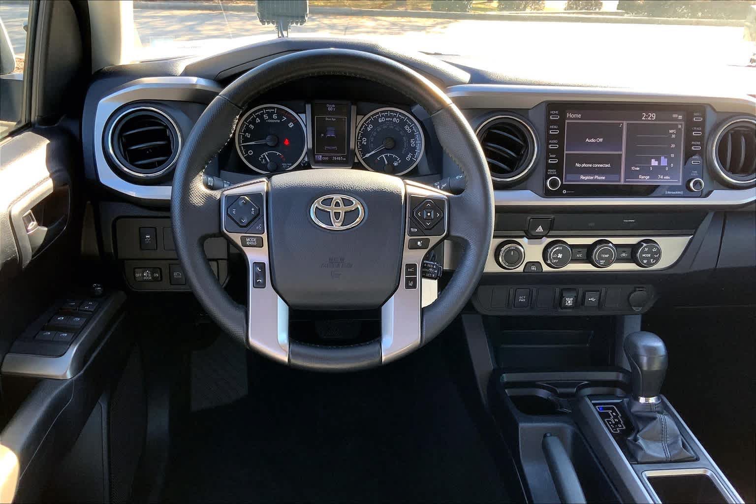 Used 2020 Toyota Tacoma SR5 AWD/4WD image 4