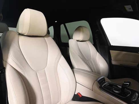 Used 2021 BMW X5 xDrive40i w/ M Sport Package AWD/4WD image 16