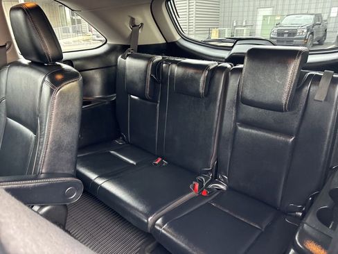 Used 2018 Toyota Highlander SE image 26