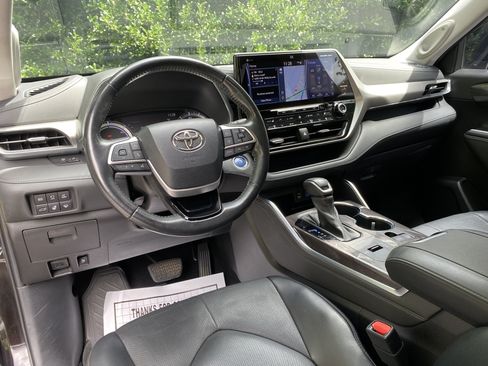 Used 2022 Toyota Highlander Platinum FWD image 35