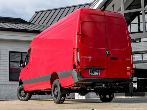 Used 2025 Mercedes-Benz Sprinter 2500 image 2