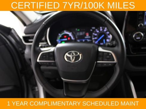 Used 2022 Toyota Highlander XLE AWD/4WD image 22
