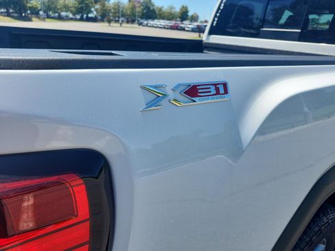 New 2026 GMC Sierra 2500 SLE w/ SLE Value Package; AWD/4WD image 5