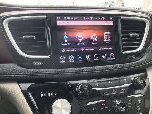 Used 2020 Chrysler Pacifica Limited image 11