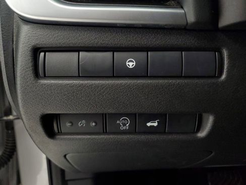 Used 2025 Nissan Rogue SV AWD/4WD image 12