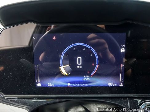 Used 2025 Chevrolet Trax RS FWD image 13