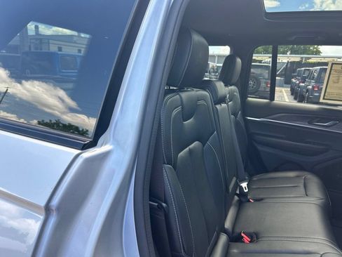 Certified 2024 Jeep Grand Cherokee Limited RWD image 28
