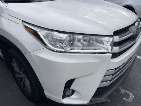 Used 2017 Toyota Highlander XLE AWD/4WD image 3
