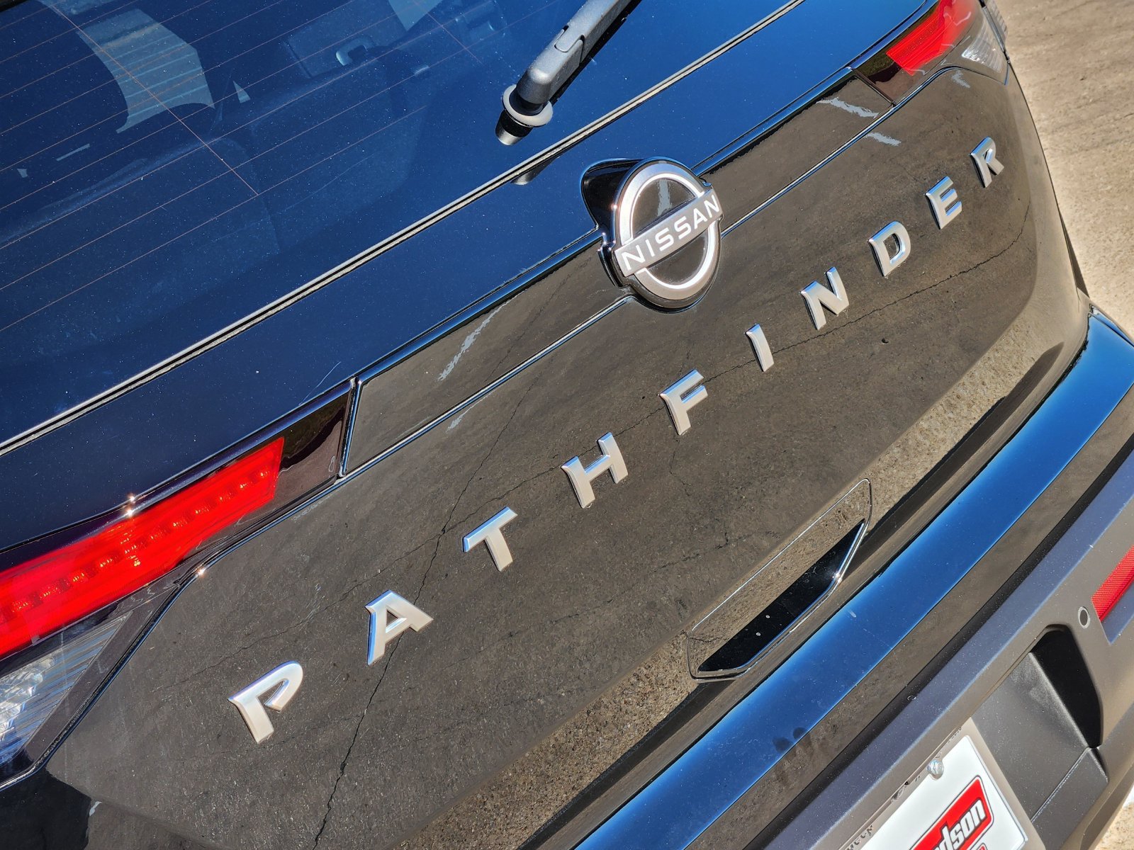 Used 2024 Nissan Pathfinder S FWD image 18