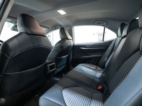 Certified 2020 Toyota Camry SE image 30