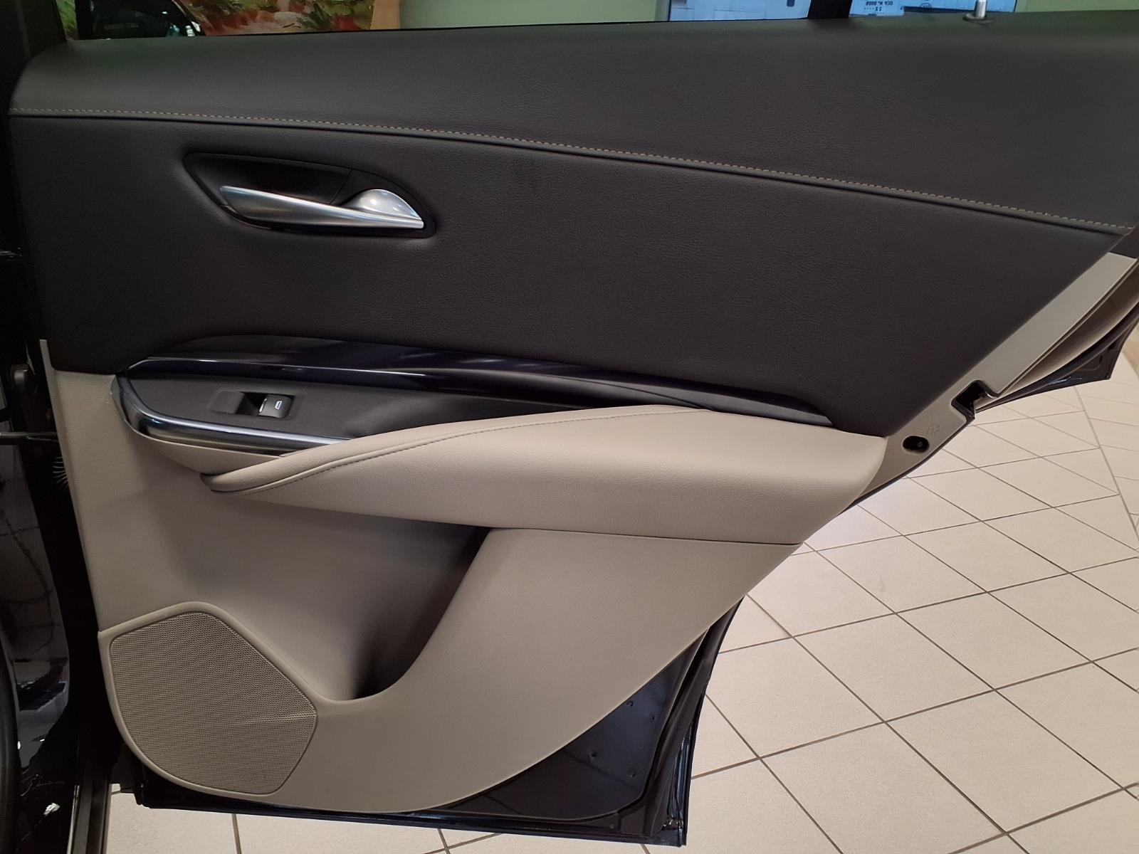 Used 2023 Cadillac XT4 Luxury w/ Cold Weather Package AWD/4WD image 13