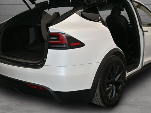 Used 2023 Tesla Model X image 24