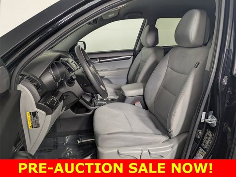 Used 2012 Kia Sorento LX w/ Convenience Pkg image 12