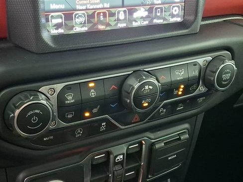 Used 2021 Jeep Gladiator Rubicon AWD/4WD image 17