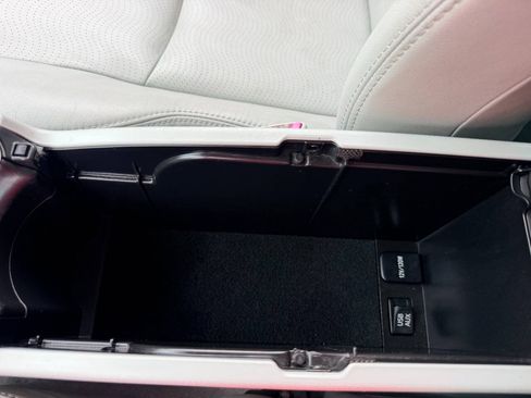Used 2010 Toyota Prius Five w/ Advanced Technology Pkg FWD image 40