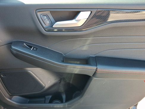 Used 2025 Ford Escape ST-Line image 10
