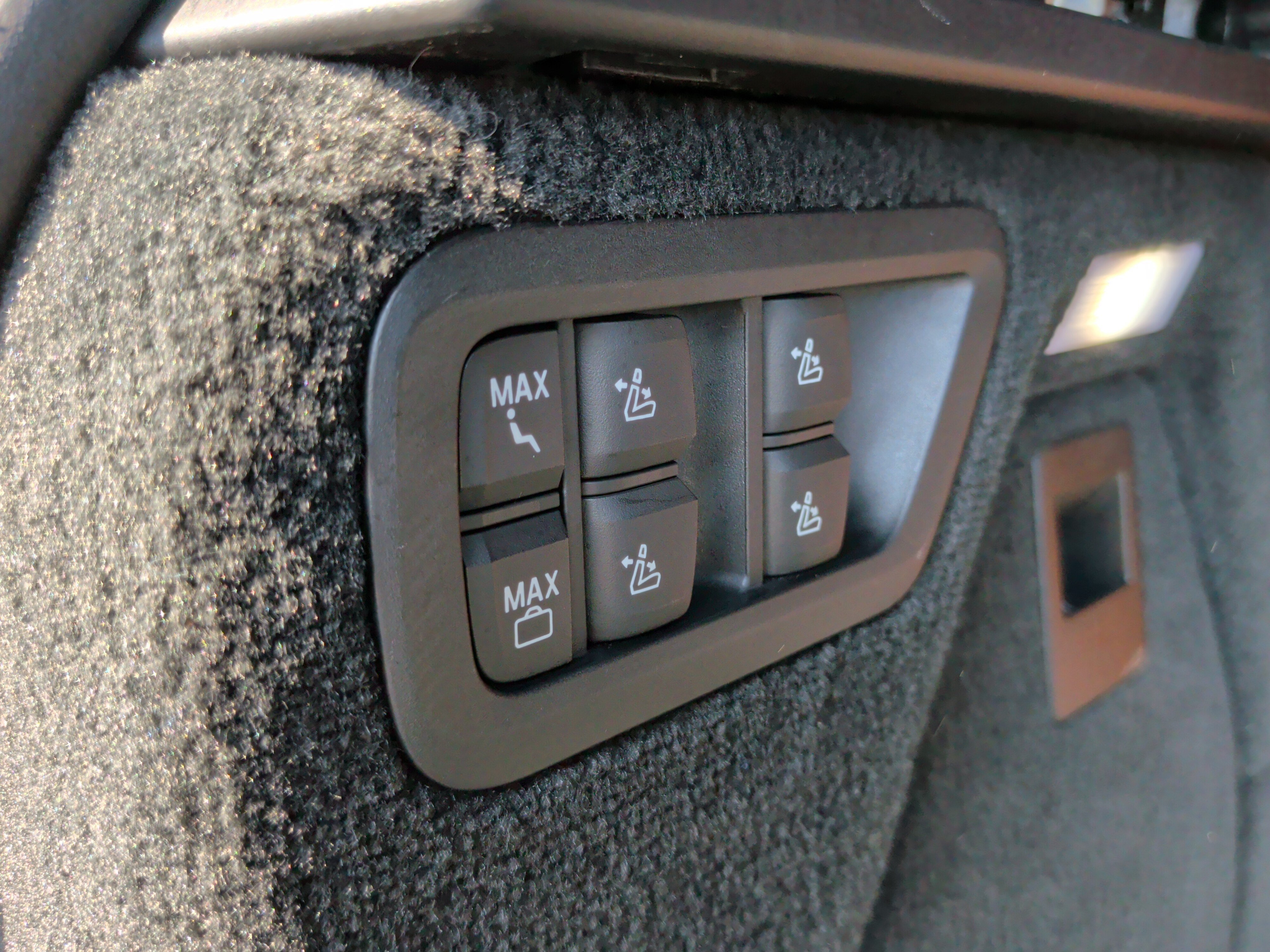 Used 2021 BMW X7 xDrive40i w/ Premium Package AWD/4WD image 45