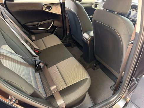 Used 2025 Kia Soul LX w/ LX Technology Package FWD image 28
