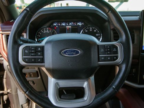 Used 2024 Ford Expedition Limited AWD/4WD image 16