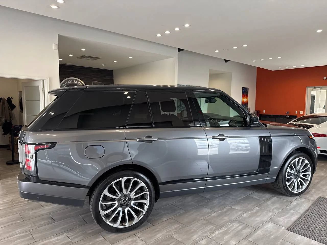 Used 2019 Land Rover Range Rover HSE AWD/4WD image 12