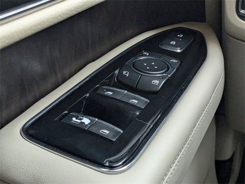 Used 2018 Lincoln Navigator Select image 23
