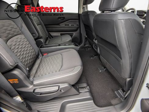 New 2025 Nissan Pathfinder SV w/ SV Premium Package image 22