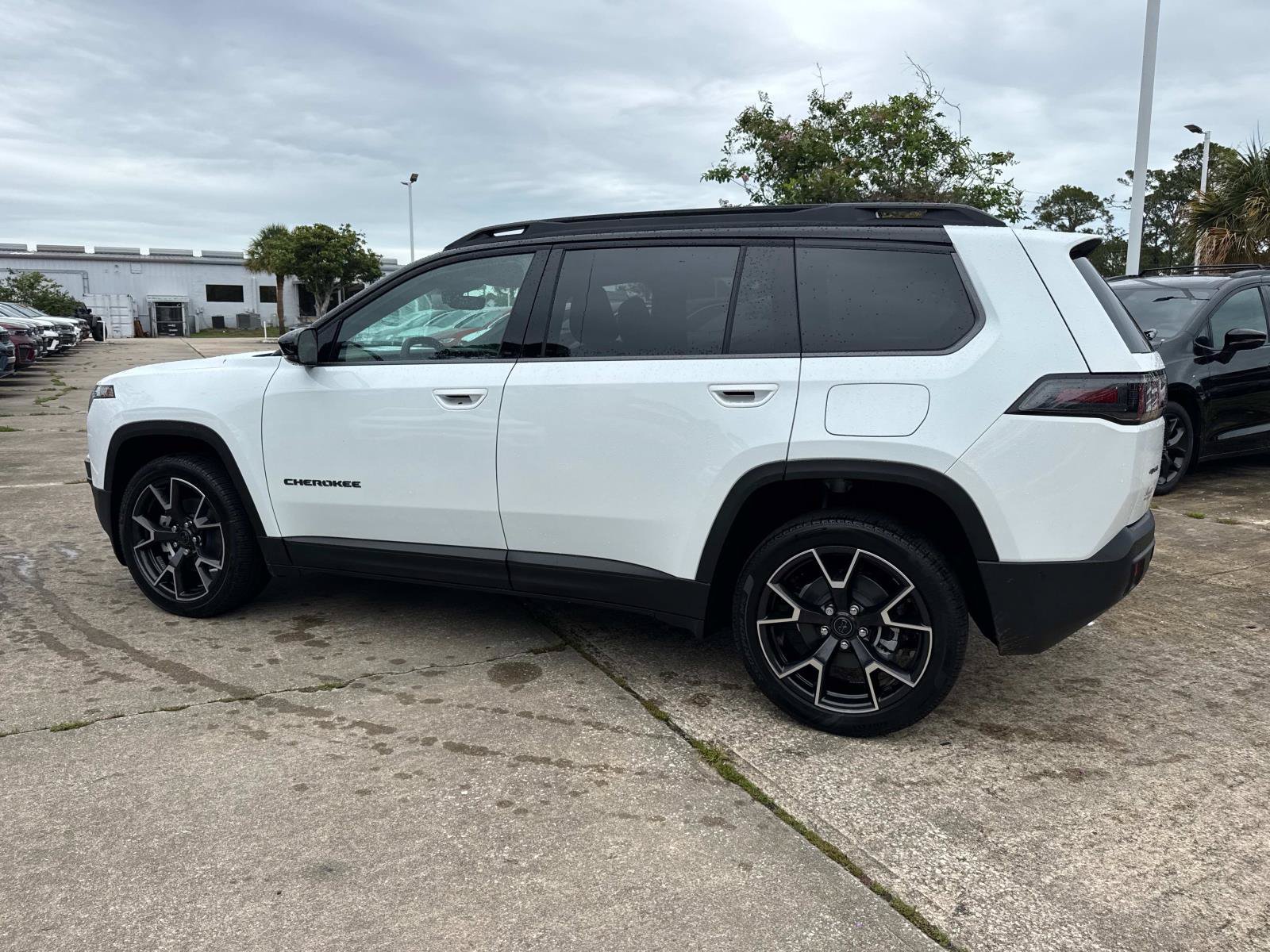 New 2026 Jeep Cherokee Overland w/ Trailer Tow Group AWD/4WD image 5