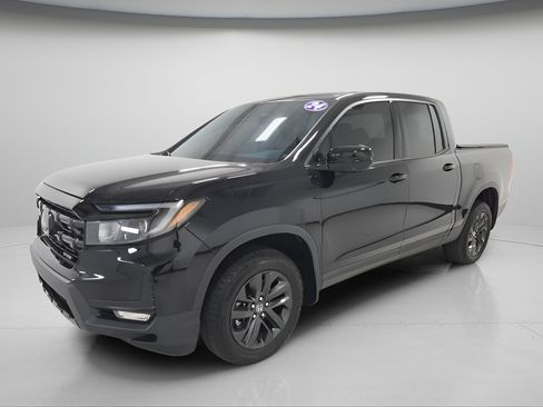 Certified 2024 Honda Ridgeline Sport image 3