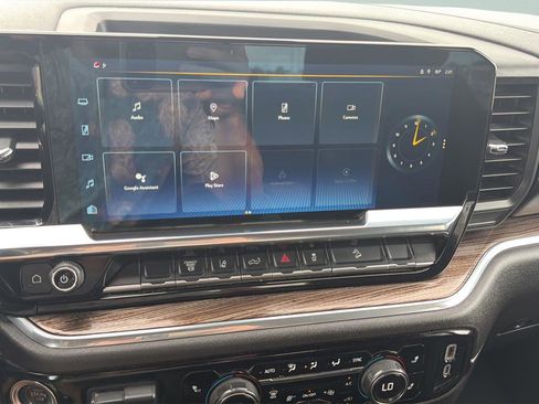 Used 2025 Chevrolet Silverado 2500 LT image 3