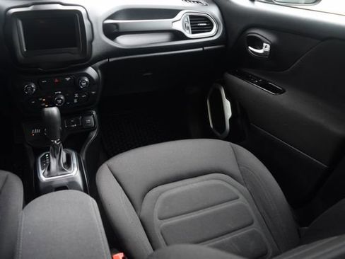 Used 2019 Jeep Renegade Latitude w/ Cold Weather Group AWD/4WD image 13