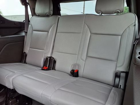 Used 2023 GMC Yukon SLT w/ SLT Premium Package AWD/4WD image 6
