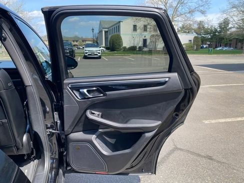 Used 2017 Porsche Macan image 28