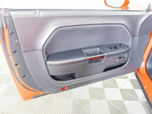 Used 2014 Dodge Challenger SXT image 16