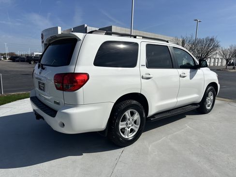 Used 2017 Toyota Sequoia SR5 w/ Premium Package image 10