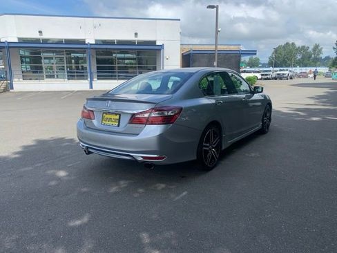 Used 2017 Honda Accord Sport image 5
