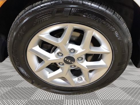 Used 2024 Kia Soul LX w/ Option Group 015 image 16