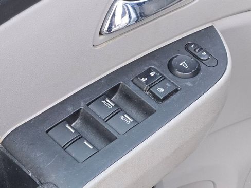 Used 2014 Honda Odyssey LX image 24