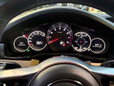 Used 2019 Porsche Cayenne Base image 15