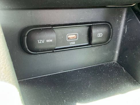 Used 2020 Kia Niro Touring FWD image 32