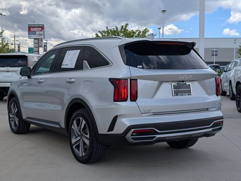 Certified 2023 Kia Sorento SX Prestige AWD/4WD image 3