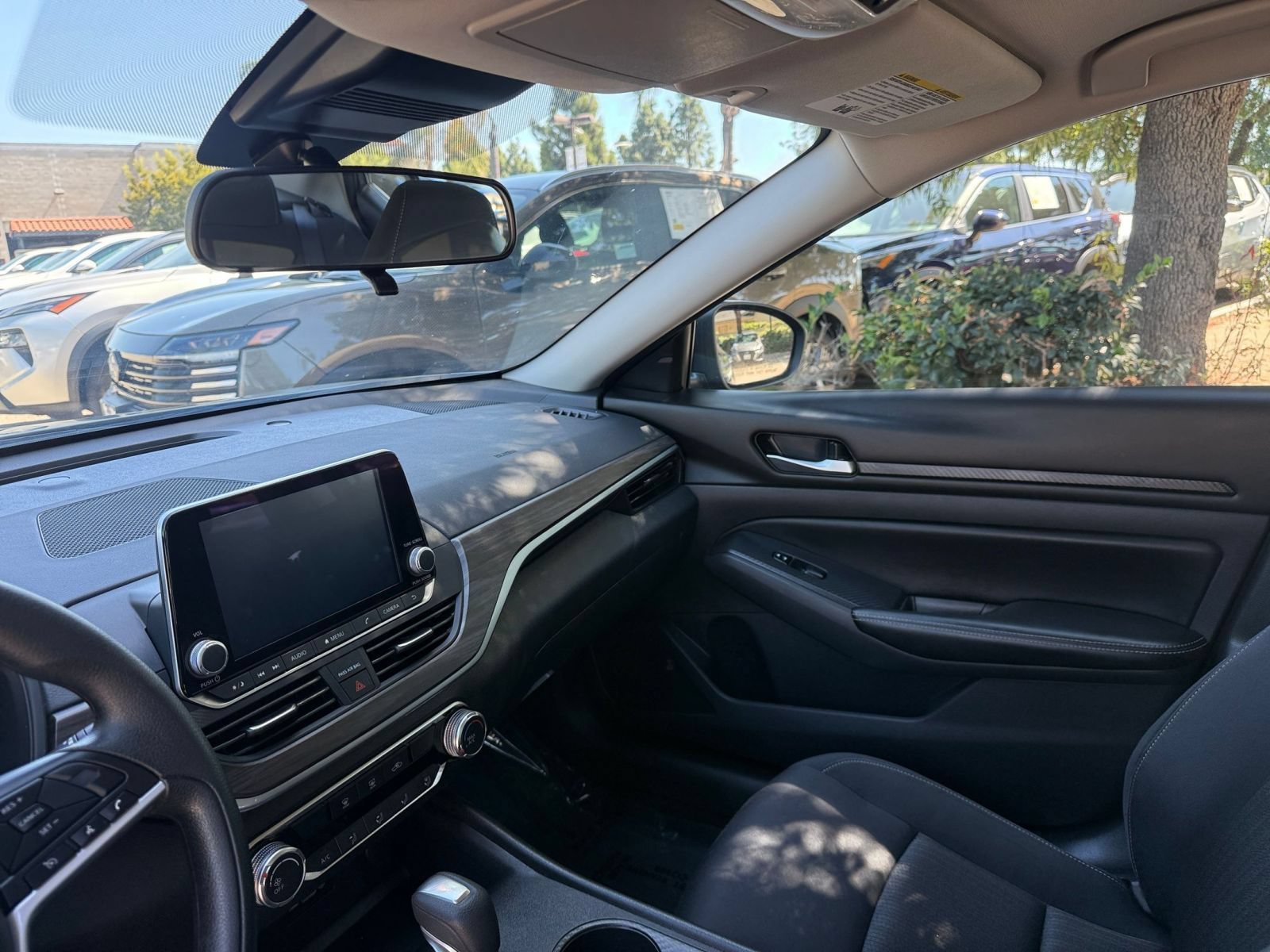 Used 2025 Nissan Altima 2.5 SV FWD image 35
