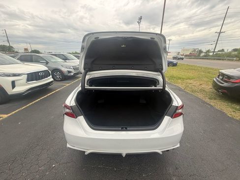 Used 2023 Toyota Camry SE image 5