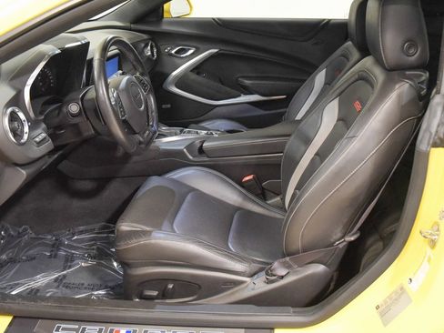 Used 2017 Chevrolet Camaro SS image 2