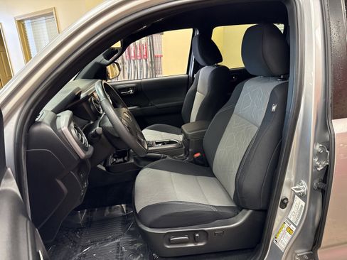 Used 2022 Toyota Tacoma TRD Off-Road image 28