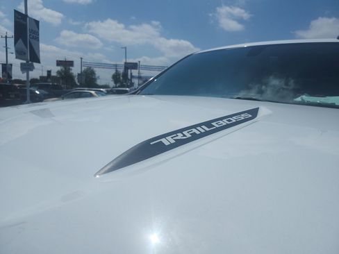 Used 2021 Chevrolet Silverado 1500 LT Trail Boss w/ Convenience Package II AWD/4WD image 9